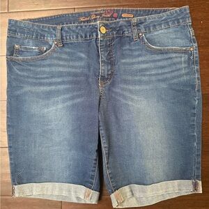 Faded Glory Classic Blue Bermuda Jean Shorts size 18